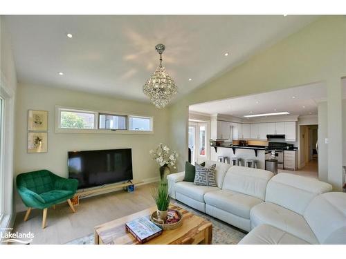 1 Oliver Crescent, Collingwood, ON - Indoor Photo Showing Living Room