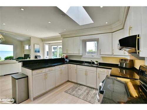1 Oliver Crescent, Collingwood, ON - Indoor Photo Showing Kitchen With Double Sink