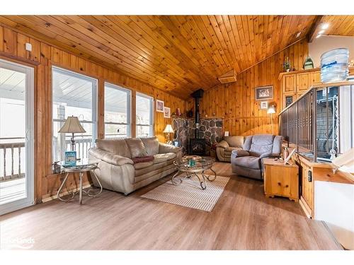 1272 Little Bob Lake Road, Minden Hills, ON - Indoor Photo Showing Living Room
