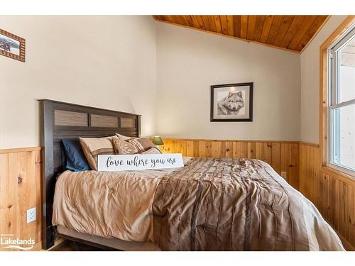 1272 Little Bob Lake Road, Minden Hills, ON - Indoor Photo Showing Bedroom