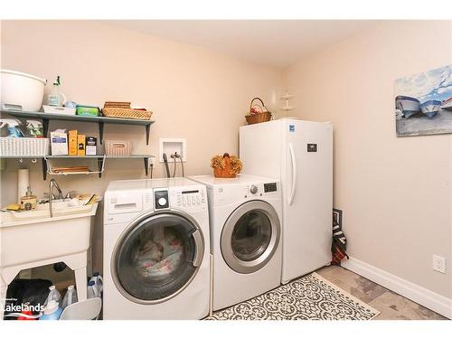 52 29Th Street N, Wasaga Beach, ON - Indoor Photo Showing Laundry Room