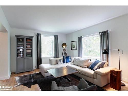 184 Pearson Street, Meaford, ON - Indoor Photo Showing Living Room