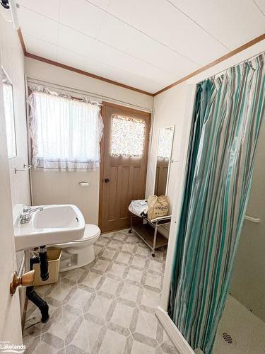 400C Whitestone Lake Road, Whitestone, ON - Indoor Photo Showing Bathroom