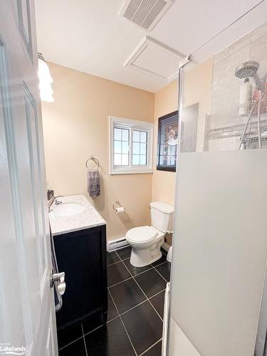 400C Whitestone Lake Road, Whitestone, ON - Indoor Photo Showing Bathroom