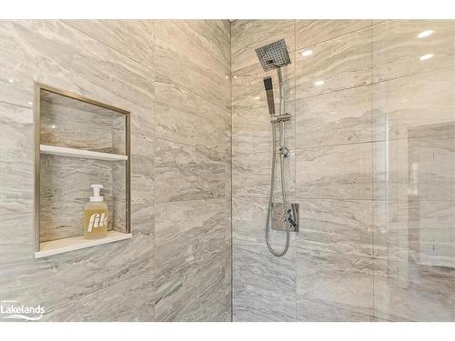 4718 County Rd 21, Haliburton, ON - Indoor Photo Showing Bathroom