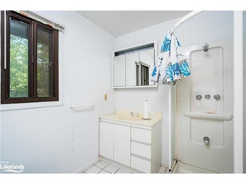 156 Santos Lane, Wasaga Beach, ON - Indoor Photo Showing Bathroom