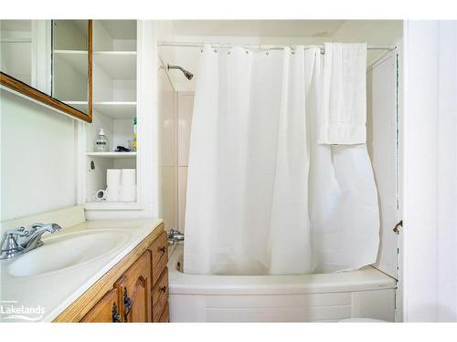 156 Santos Lane, Wasaga Beach, ON - Indoor Photo Showing Bathroom