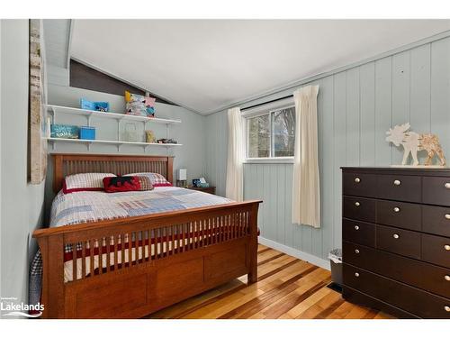 445 Old Muskoka Road, Huntsville, ON - Indoor Photo Showing Bedroom