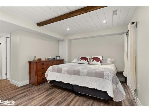 445 Old Muskoka Road, Huntsville, ON - Indoor Photo Showing Bedroom