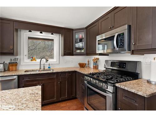 445 Old Muskoka Road, Huntsville, ON - Indoor Photo Showing Kitchen With Double Sink With Upgraded Kitchen