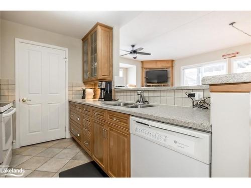 656 Johnston Park Avenue, Collingwood, ON - Indoor Photo Showing Kitchen With Double Sink
