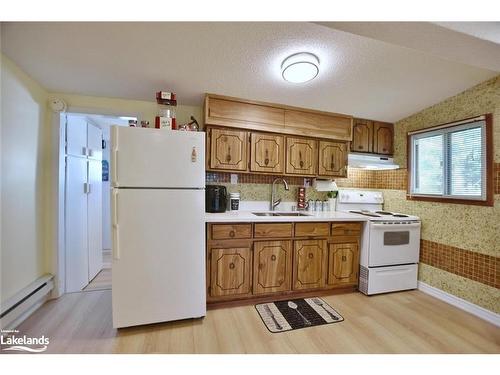 34 Nancy Street, Wasaga Beach, ON - Indoor Photo Showing Kitchen With Double Sink