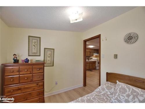 34 Nancy Street, Wasaga Beach, ON - Indoor Photo Showing Bedroom