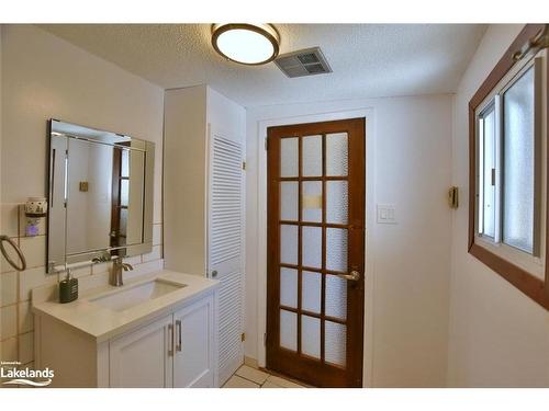 34 Nancy Street, Wasaga Beach, ON - Indoor Photo Showing Bathroom