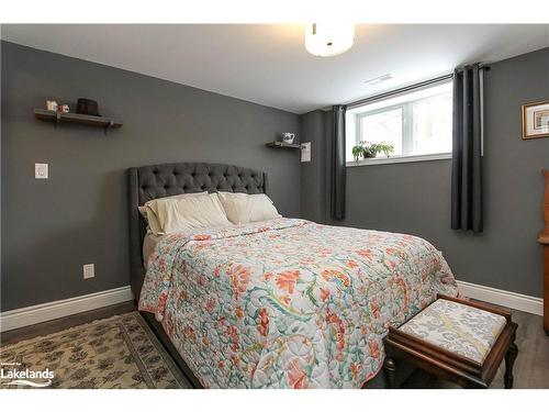 55 Maple Drive, Wasaga Beach, ON - Indoor Photo Showing Bedroom
