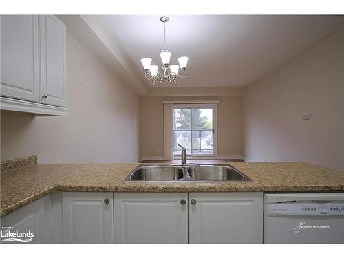 215-91 Raglan Street, Collingwood, ON - Indoor Photo Showing Kitchen With Double Sink