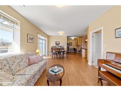 308-20C Silver Birch Court, Parry Sound, ON - Indoor Photo Showing Living Room