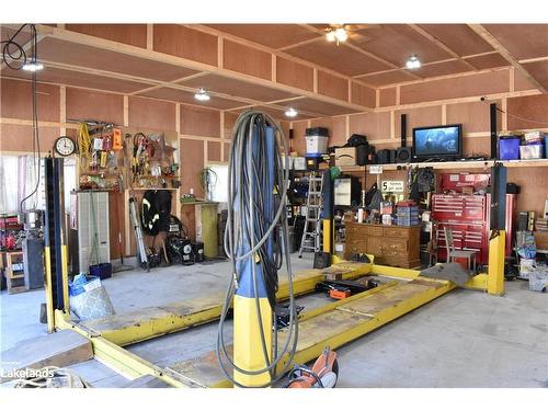 1336 Minnicock Lake Road, Haliburton, ON - Indoor Photo Showing Garage