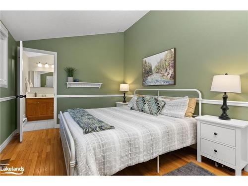 1815 Peninsula Point Road, Severn, ON - Indoor Photo Showing Bedroom