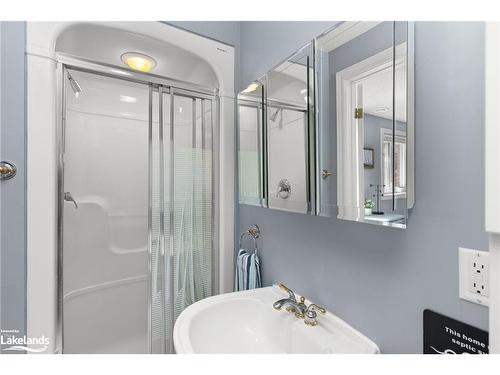 1815 Peninsula Point Road, Severn, ON - Indoor Photo Showing Bathroom