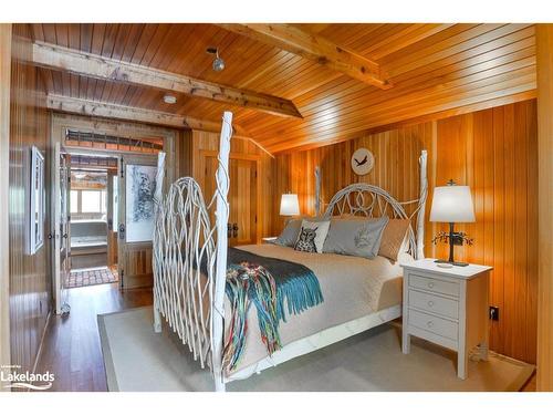 0 M  (Mossy Rock) Island, Port Carling, ON - Indoor Photo Showing Bedroom
