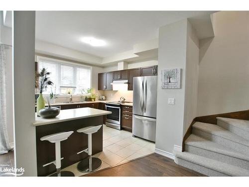 32 Gregory Avenue, Collingwood, ON - Indoor Photo Showing Kitchen