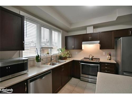 32 Gregory Avenue, Collingwood, ON - Indoor Photo Showing Kitchen With Double Sink