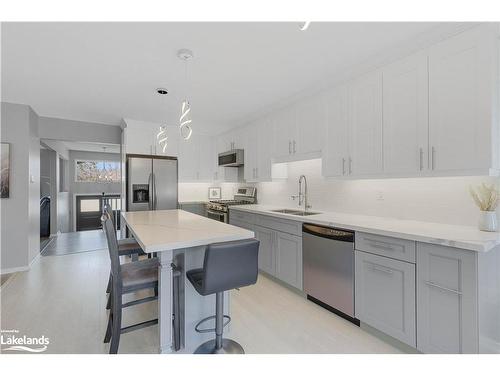 26 Silver Birch Avenue, Wasaga Beach, ON - Indoor Photo Showing Kitchen With Double Sink With Upgraded Kitchen