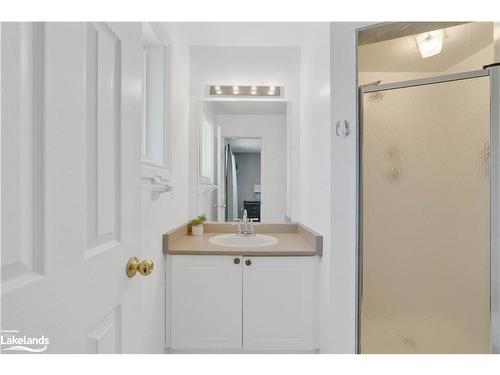 26 Silver Birch Avenue, Wasaga Beach, ON - Indoor Photo Showing Bedroom