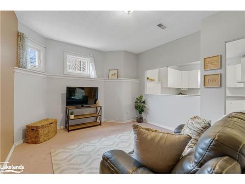26 Silver Birch Avenue, Wasaga Beach, ON - Indoor Photo Showing Living Room
