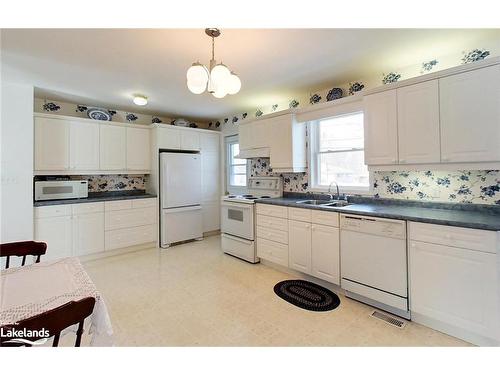 34 Centennial Heights Court, Meaford, ON - Indoor Photo Showing Kitchen With Double Sink