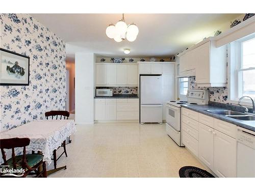 34 Centennial Heights Court, Meaford, ON - Indoor Photo Showing Kitchen With Double Sink