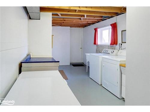34 Centennial Heights Court, Meaford, ON - Indoor Photo Showing Laundry Room