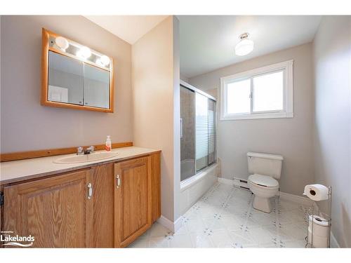 10 Eady Station Road, Oro-Medonte, ON - Indoor Photo Showing Bathroom