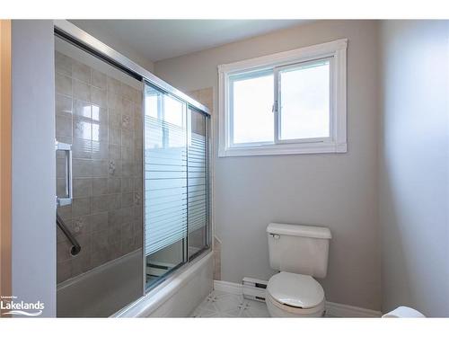 10 Eady Station Road, Oro-Medonte, ON - Indoor Photo Showing Bathroom