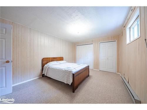 10 Eady Station Road, Oro-Medonte, ON - Indoor Photo Showing Bedroom