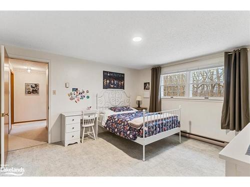 435 4Th Avenue W, Owen Sound, ON - Indoor Photo Showing Bedroom