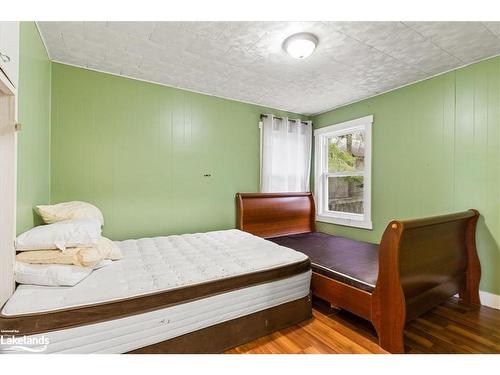 6 West Road, Huntsville, ON - Indoor Photo Showing Bedroom