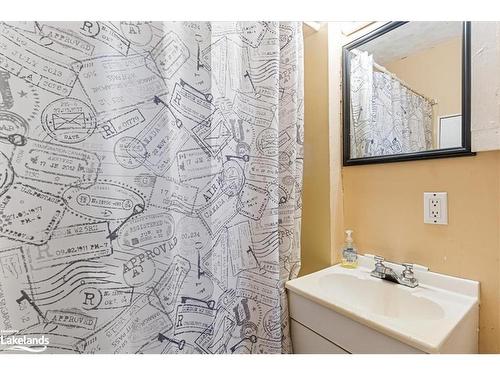 6 West Road, Huntsville, ON - Indoor Photo Showing Bathroom