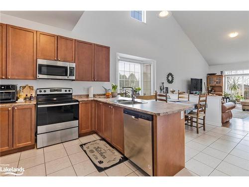 39 Providence Way, Wasaga Beach, ON - Indoor Photo Showing Kitchen With Double Sink