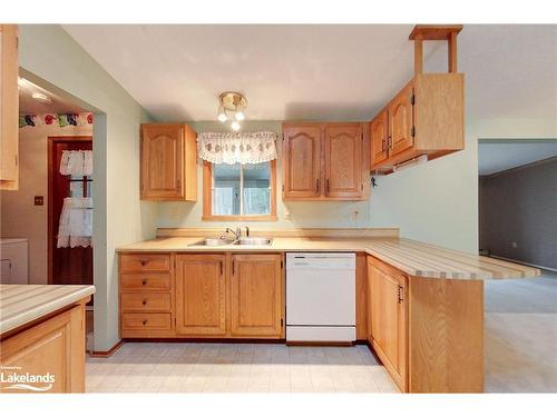 4 Allen Drive S, Wasaga Beach, ON - Indoor Photo Showing Kitchen With Double Sink