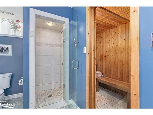 17 Trails End, Collingwood, ON - Indoor Photo Showing Bathroom