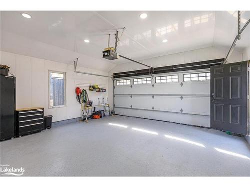 17 Trails End, Collingwood, ON - Indoor Photo Showing Garage
