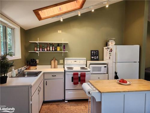 1287 Hamilton Road, Minden Hills, ON - Indoor Photo Showing Kitchen