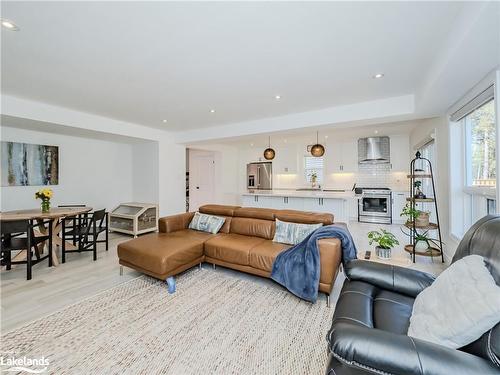 45 Quinn Forest Drive, Bracebridge, ON - Indoor Photo Showing Living Room