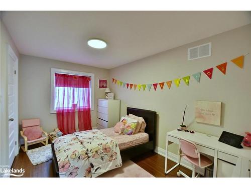 22 Portland Street, Collingwood, ON - Indoor Photo Showing Bedroom