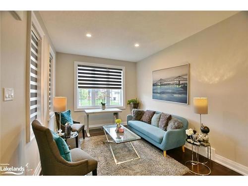 22 Portland Street, Collingwood, ON - Indoor Photo Showing Living Room
