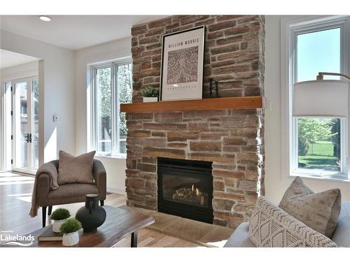 7 Hill Street, Collingwood, ON - Indoor Photo Showing Living Room With Fireplace