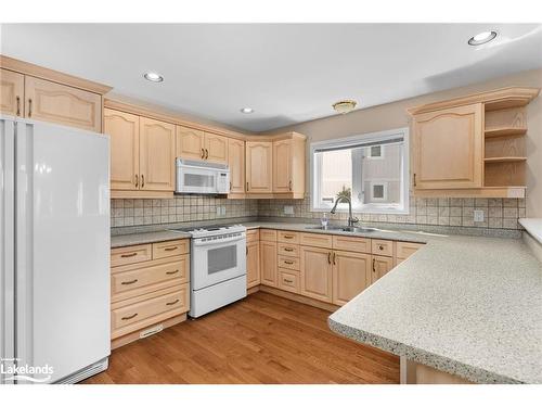 35 Springwood Crescent, Gravenhurst, ON - Indoor Photo Showing Kitchen With Double Sink