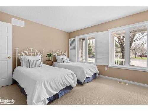 35 Springwood Crescent, Gravenhurst, ON - Indoor Photo Showing Bedroom